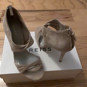 Reid’s Suede daphne wrap sandal SIZE 39